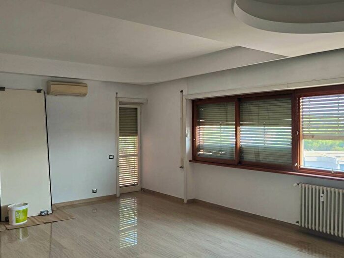 Appartamento quadrilocale in affitto in Via Luigi Arbib Pascucci, Gemelli Pineta Sacchetti, Roma