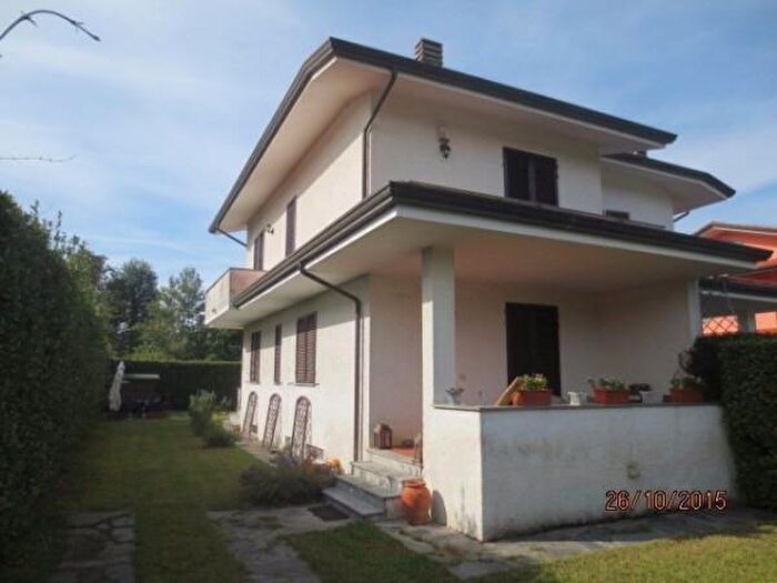 Casa con 6 locali in vendita in Via Giacomo Leopardi, Pietrasanta