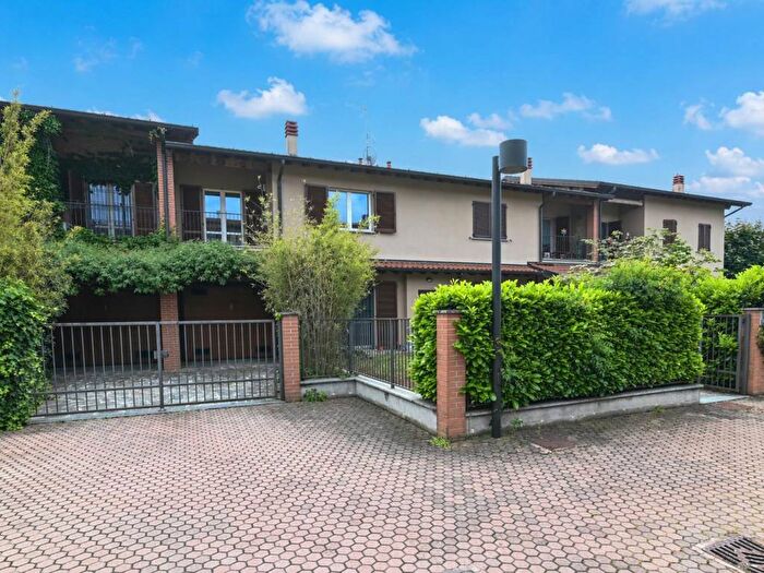 Appartamento trilocale in affitto in Via Luciano De Pascalis, Madonnina, Pavia