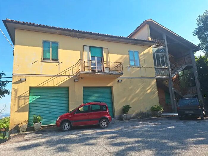 Casa con 14 locali in vendita in San Severino Marche