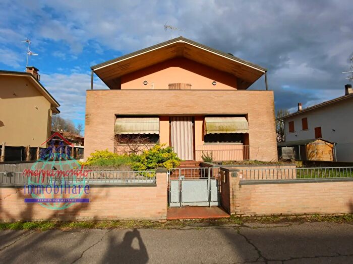 Casa con 8 locali in vendita in Via Giacomo Leopardi, San Giovanni In Persiceto