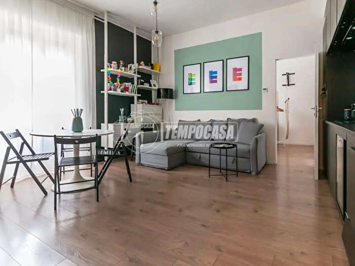 Appartamento bilocale in vendita in Via Lario, Milano