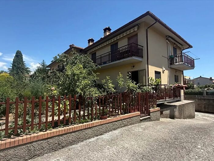 Appartamento con 5 locali in vendita in Viale Umbria, Castiglione Del Lago
