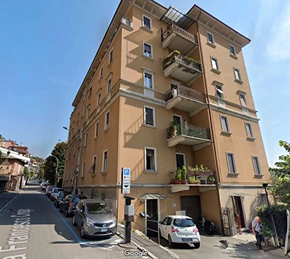 Appartamento quadrilocale in vendita in Via Crispi, Como