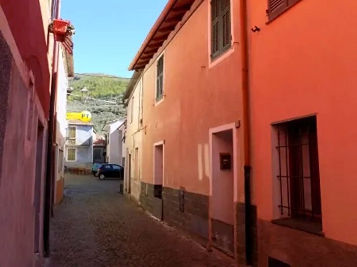 Casa con 6 locali in vendita in Via Principale, Aurigo