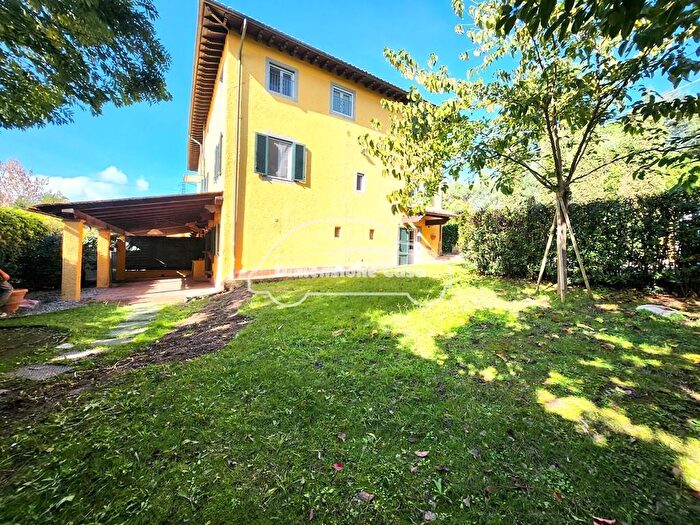 Casa con 6 locali in vendita in Lucca
