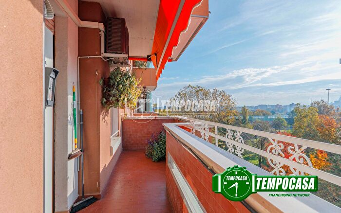 Appartamento trilocale in vendita in Via Sapri, Milano