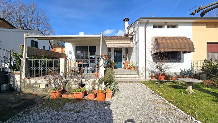 Casa con 6 locali in vendita in Via di Piaggiori, Capannori