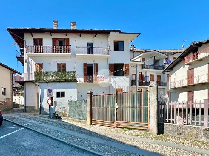 Appartamento trilocale in vendita in Piazza Luigi Cibrario, Viu