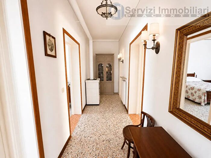 Casa con 6 locali in vendita in Carpaneto Piacentino