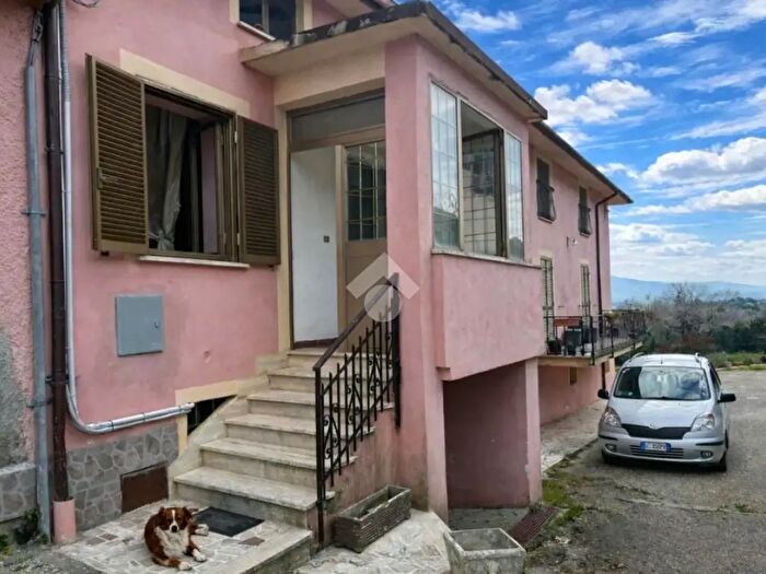 Appartamento quadrilocale in vendita in Via Pommarolo, Configni