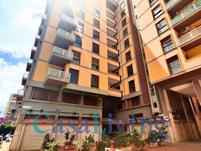 Appartamento trilocale in affitto in Largo Villaura, Porto, Palermo