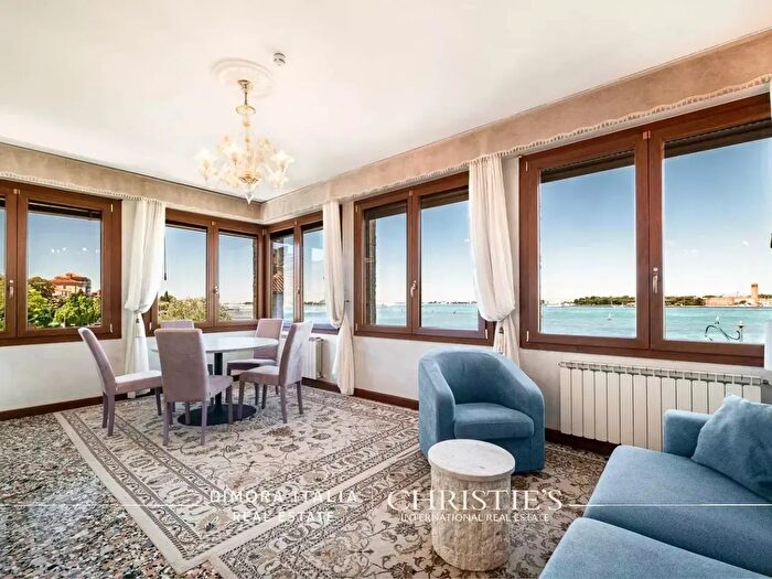 Appartamento con 6 locali in vendita in Venezia