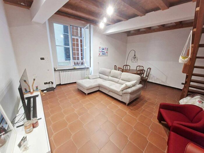 Appartamento quadrilocale in affitto in Via San Luca, Caricamento, Genova