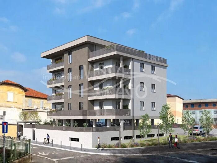 Appartamento trilocale in vendita in Via Trieste Angolo Via Scalabrini, Fino Mornasco