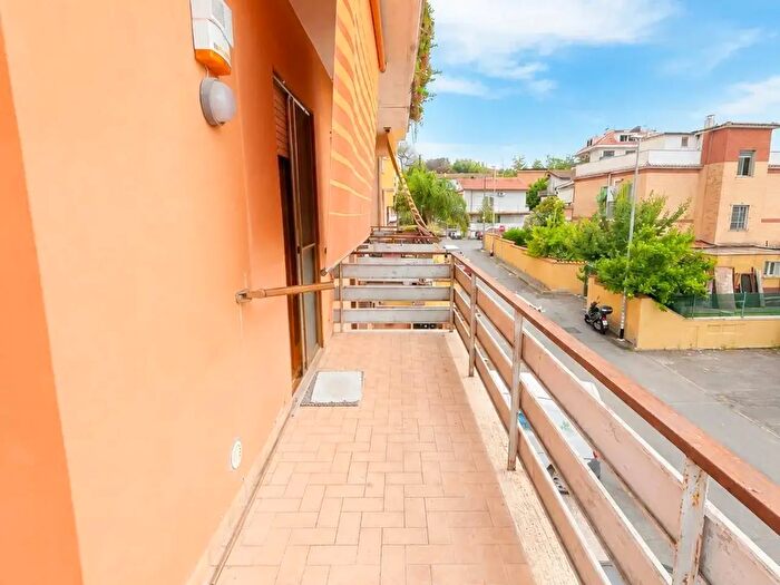Appartamento quadrilocale in vendita in Via Verzino, Roma