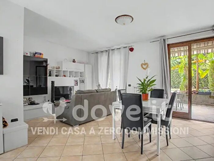 Casa quadrilocale in vendita in Via Arturo Reschigna, Maccagno con Pino e Veddasca
