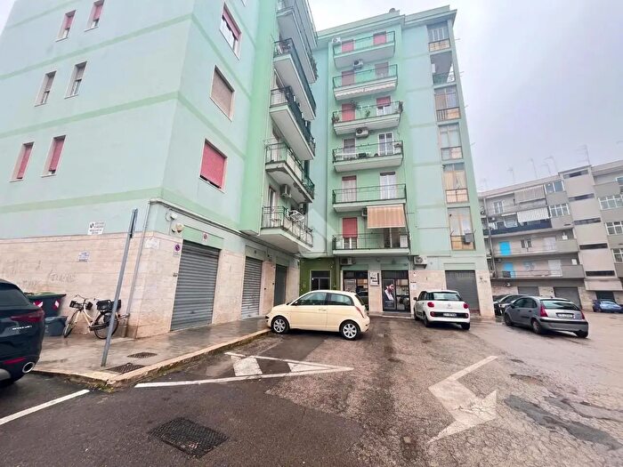 Appartamento quadrilocale in vendita in Piazzetta Imbriani, Trani