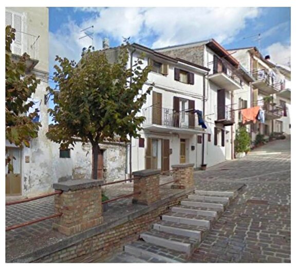 Casa trilocale in vendita in Castel Frentano