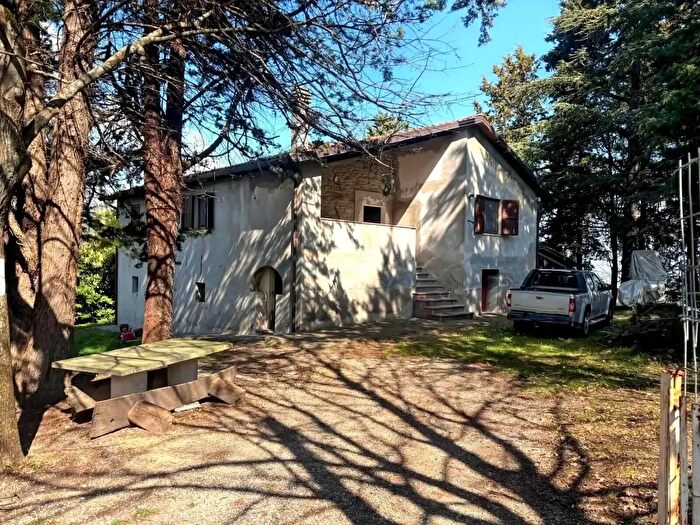 Casa quadrilocale in vendita in Civitella Di Romagna