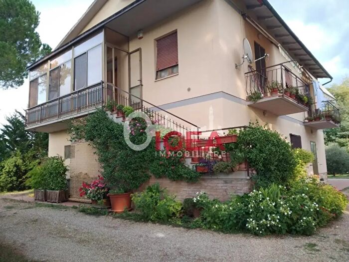 Casa con 6 locali in vendita in Monteriggioni