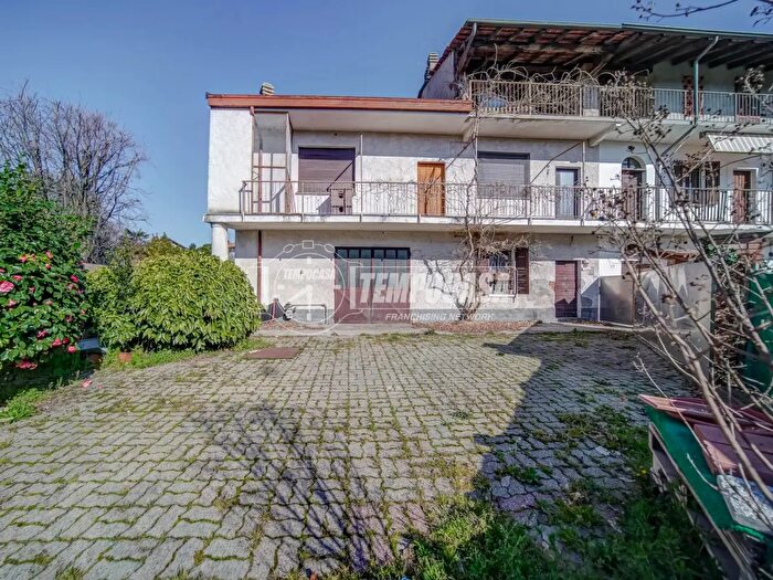 Casa quadrilocale in vendita in Via XXV Aprile, Divignano