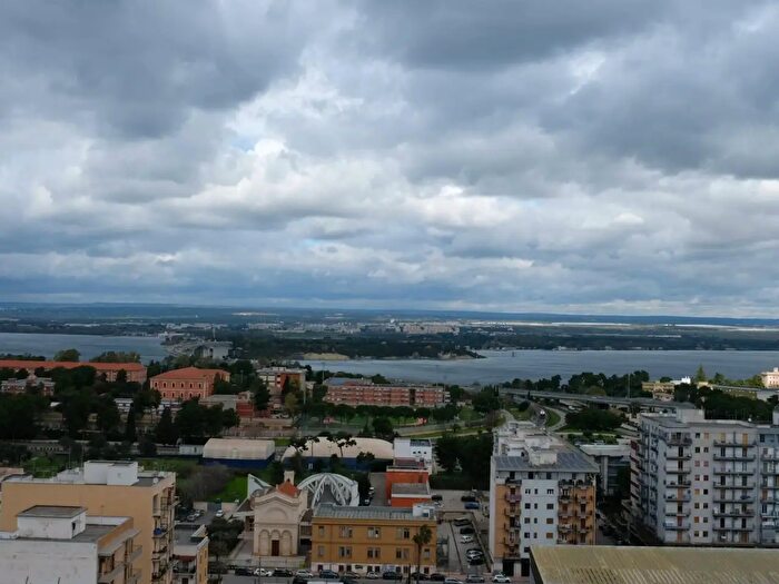 Appartamento con 6 locali in vendita in Via Ancona, Taranto