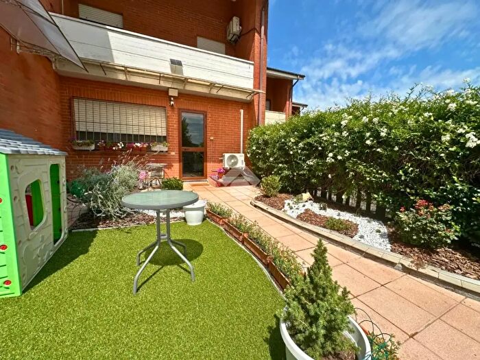 Casa con 5 locali in vendita in Via Grazia Deledda, Santhia'