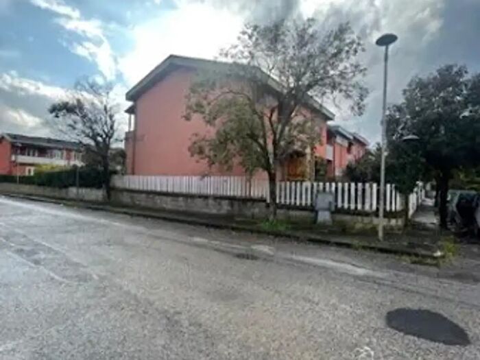 Casa con 6 locali in vendita in Via Cavariccio, Alatri