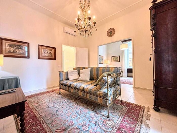 Appartamento quadrilocale in affitto in Viale Stazione, Centro, Massa