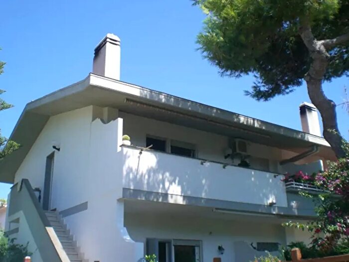 Casa trilocale in affitto in Viale Viareggio, Fiumicino