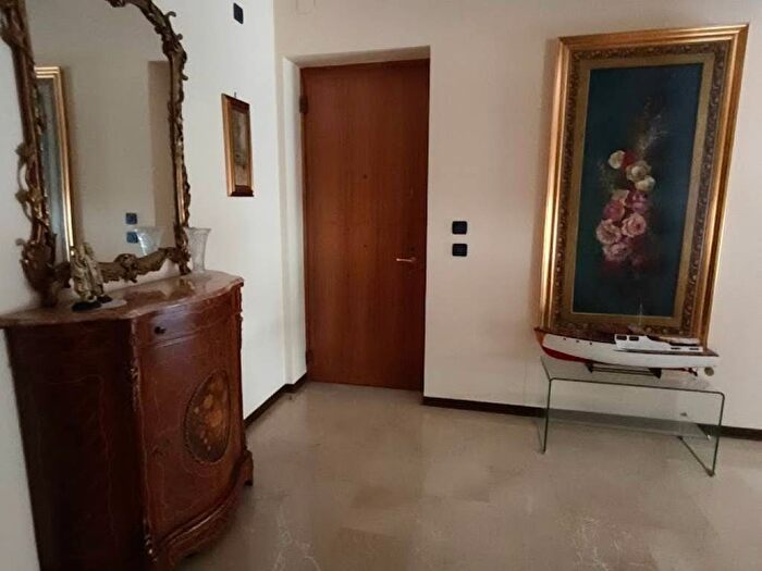 Appartamento con 5 locali in affitto in Via Emanuele Notarbartolo, Notarbartolo Sciuti, Palermo