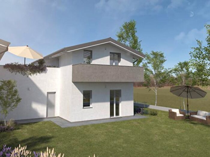 Casa quadrilocale in vendita in Via Lucinasco, Montano Lucino