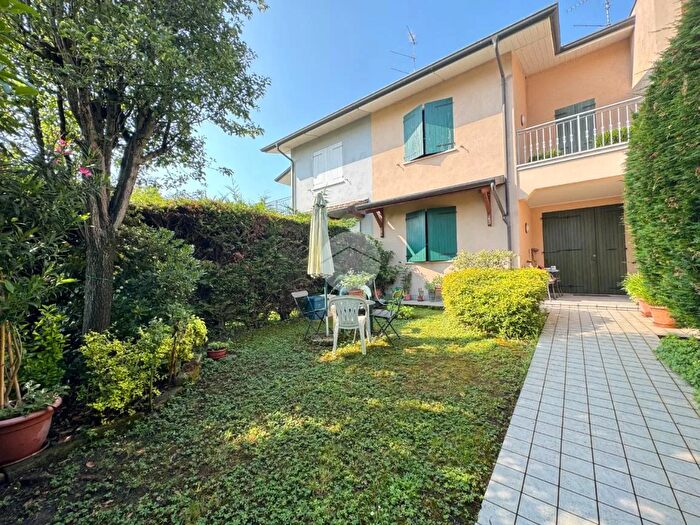 Casa quadrilocale in vendita in Via l Einaudi, Curtatone