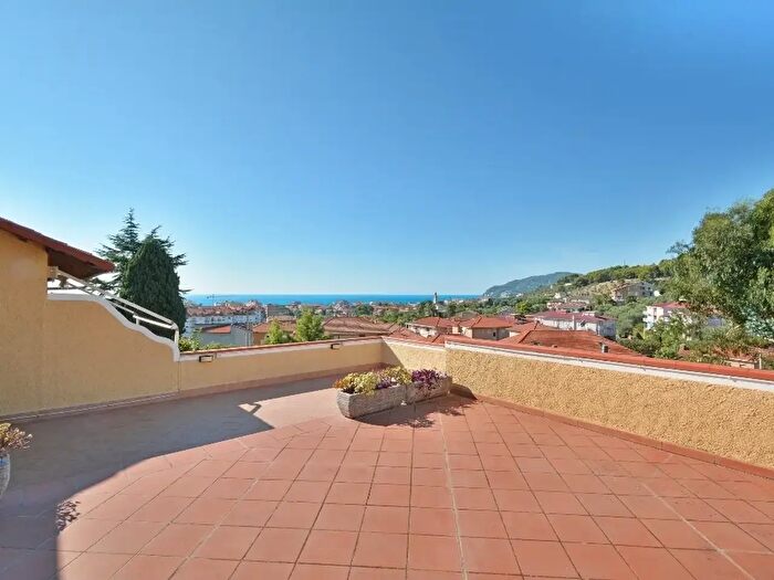 Appartamento con 6 locali in vendita in Piazza SantAnna, San Bartolomeo Al Mare