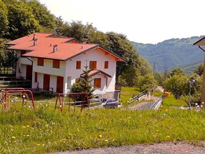 Casa con 6 locali in vendita in Zerba