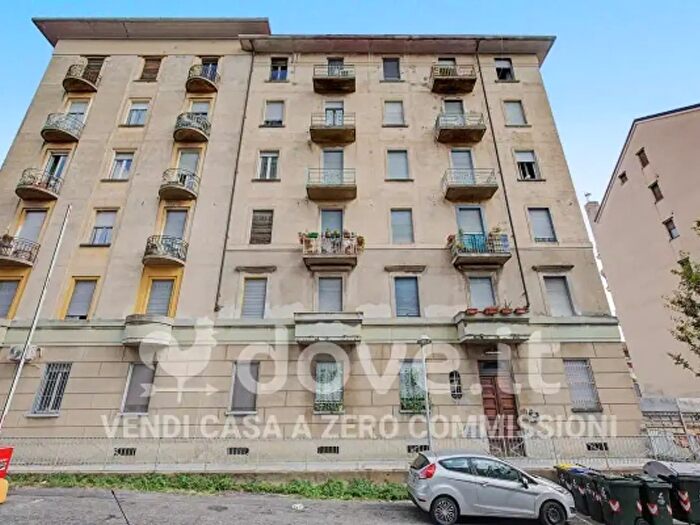 Appartamento trilocale in vendita in Via Antonio Cecchi, Torino