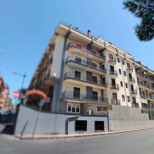 Appartamento quadrilocale in vendita in Via Catania, Adrano