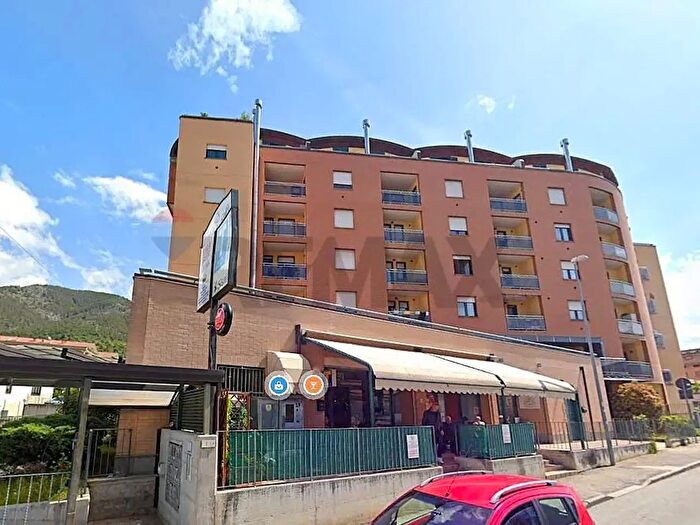 Appartamento con 6 locali in vendita in Via Enrico De Nicola a, LAquila