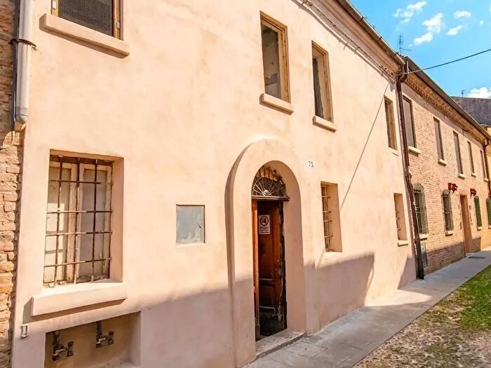 Casa con 7 locali in vendita in Via della Sacca, Ferrara