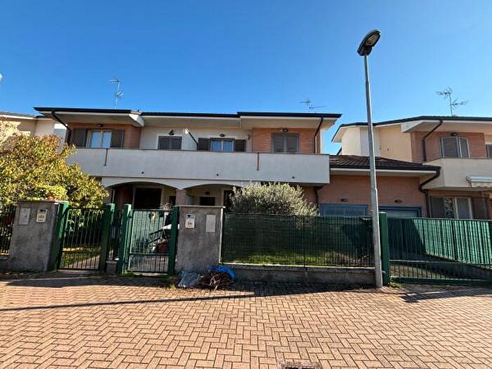 Casa quadrilocale in vendita in Via Giuseppe Garibaldi, Massalengo