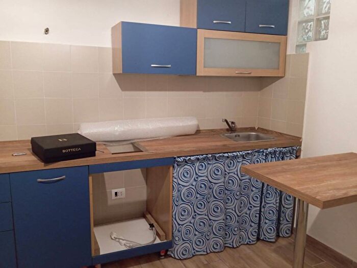 Appartamento bilocale in affitto in Via Camillo Benso di Cavour, Porto, Pozzuoli