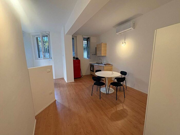 Appartamento monolocale in affitto in Via Lorenteggio, Giambellino, Milano