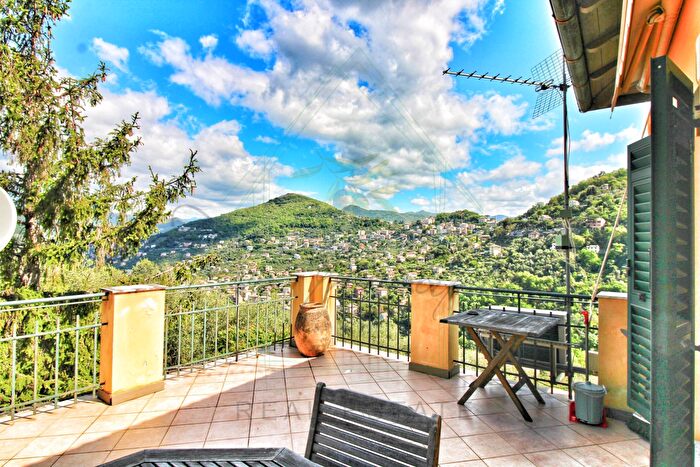 Casa con 9 locali in vendita in Via Franco Molfino, Camogli