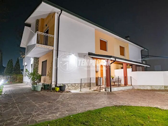 Casa con 6 locali in vendita in Via Padre Galastri, Cassano DAdda