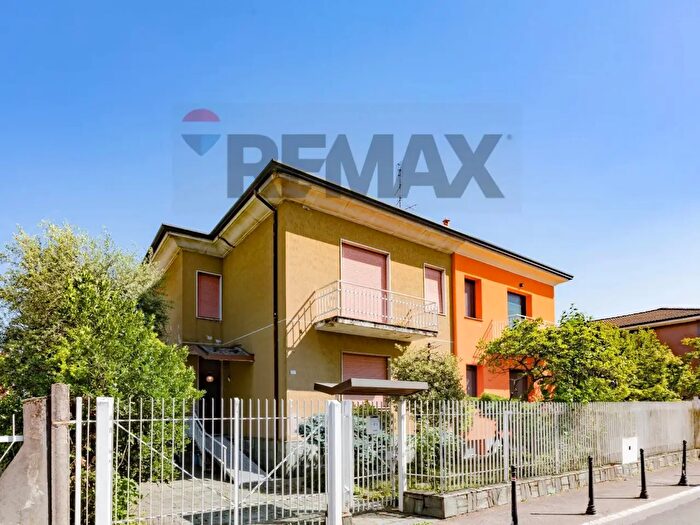 Appartamento con 5 locali in vendita in Via Magenta, Nerviano