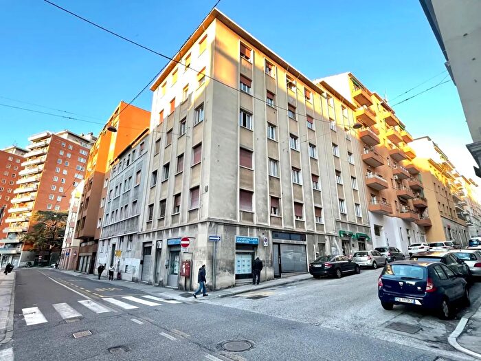 Appartamento quadrilocale in vendita in Via Pio Riego Gambini, Trieste