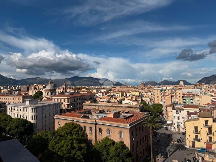 Appartamento trilocale in vendita in Via Tukory, Palermo