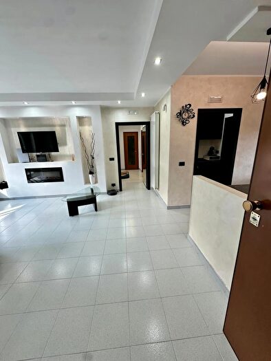 Appartamento con 5 locali in vendita in Via Sardegna, Mottola