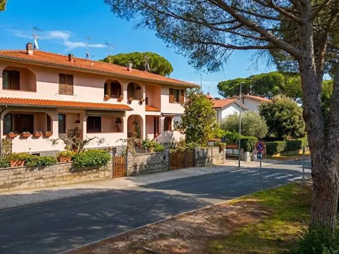 Appartamento quadrilocale in vendita in Via Lago di Garda, Rosignano Marittimo